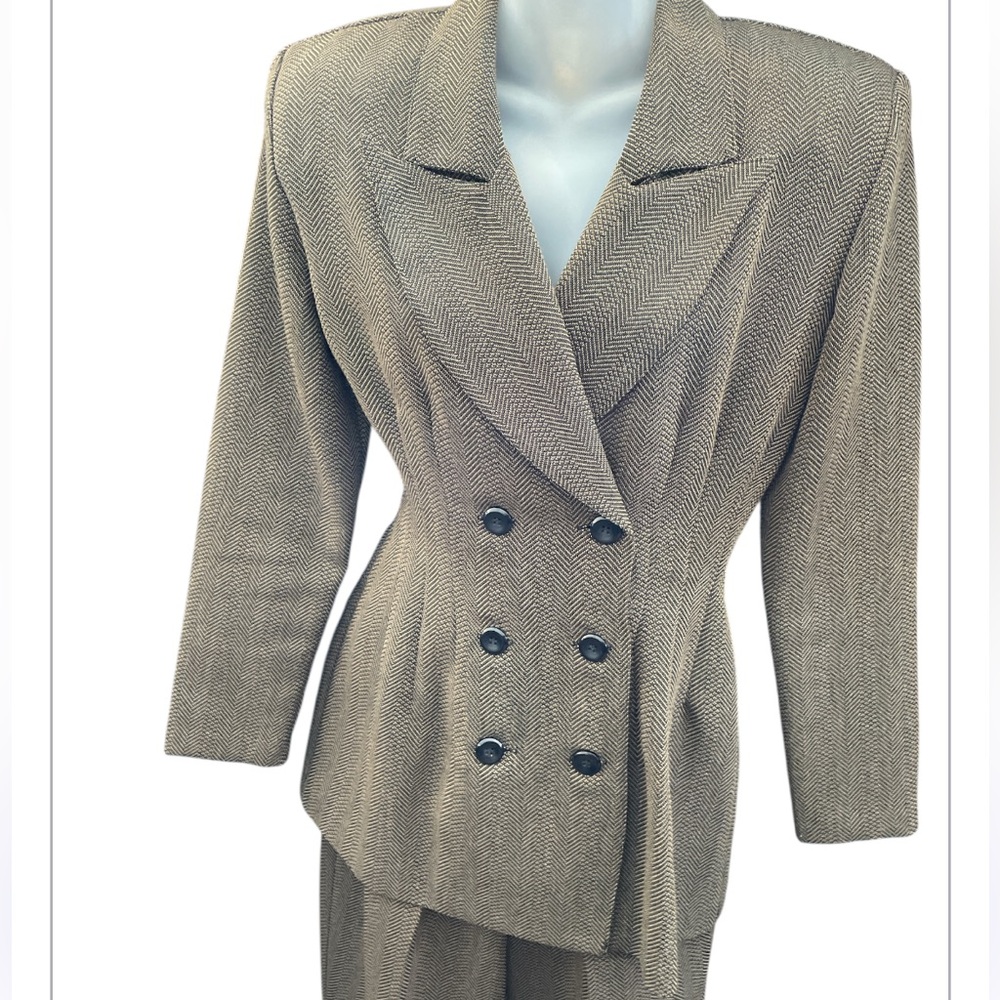 La Belle VGT 2 piece women’s classic suit size  Junior 4/5 pants and blazer